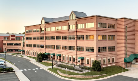 A photo of the building where the Cardiology Leesburg outpatient center is located.